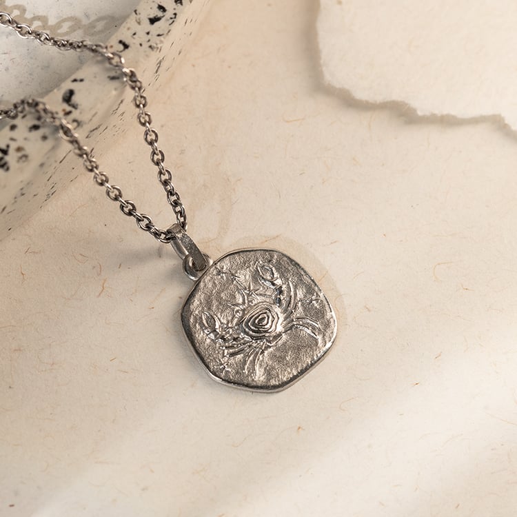 Zlatý přívěsek se symboly znamení zvěrokruhu 143652