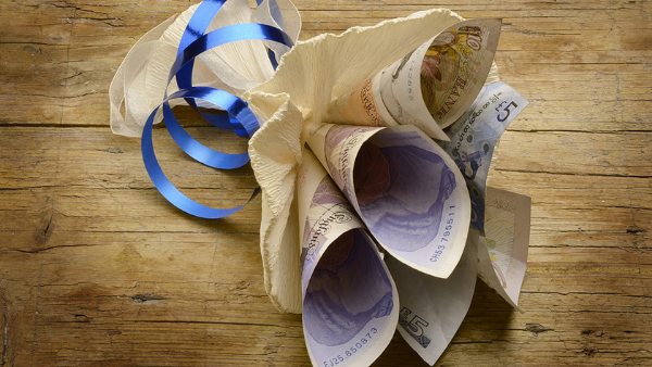 Jak originálně darovat peníze na svatbu