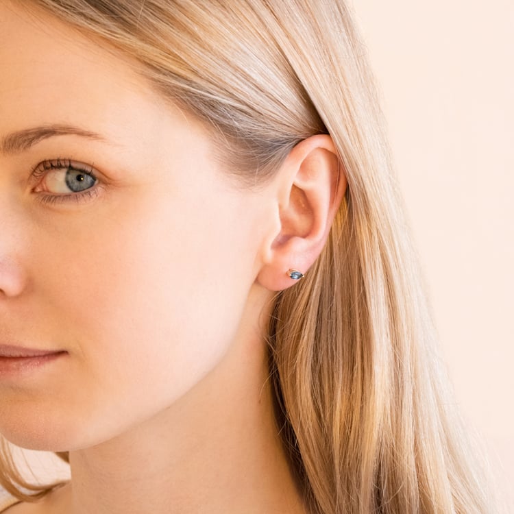 Minimalistické stříbrné náušnice s topazy Andine 101039