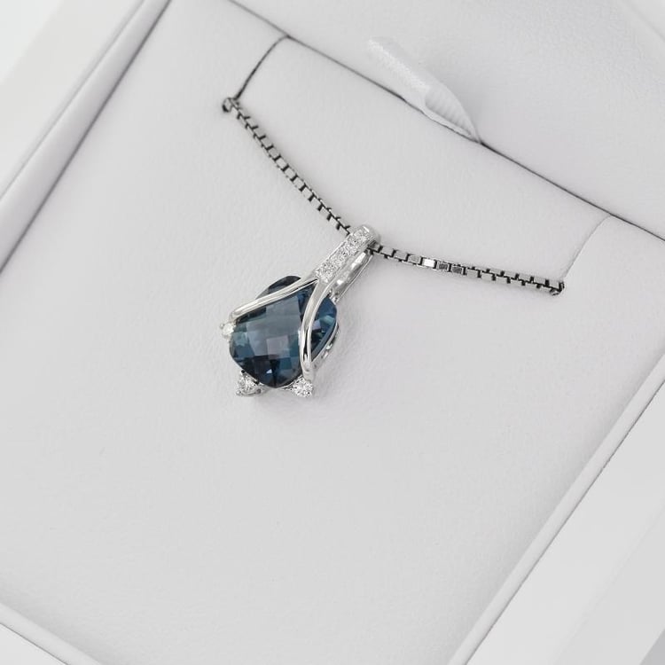 Přívěsek s topazem 28969