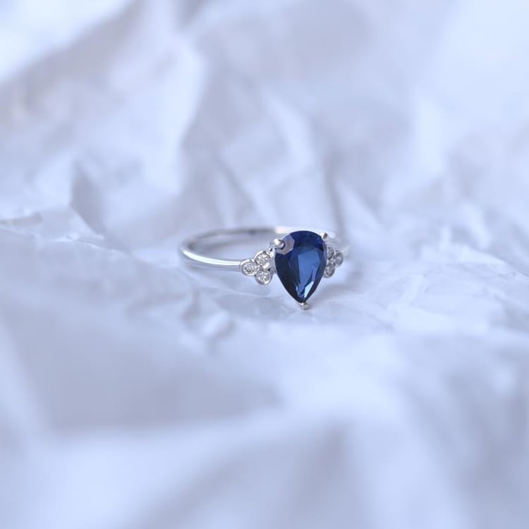 Prsten se safírem a diamanty 52352