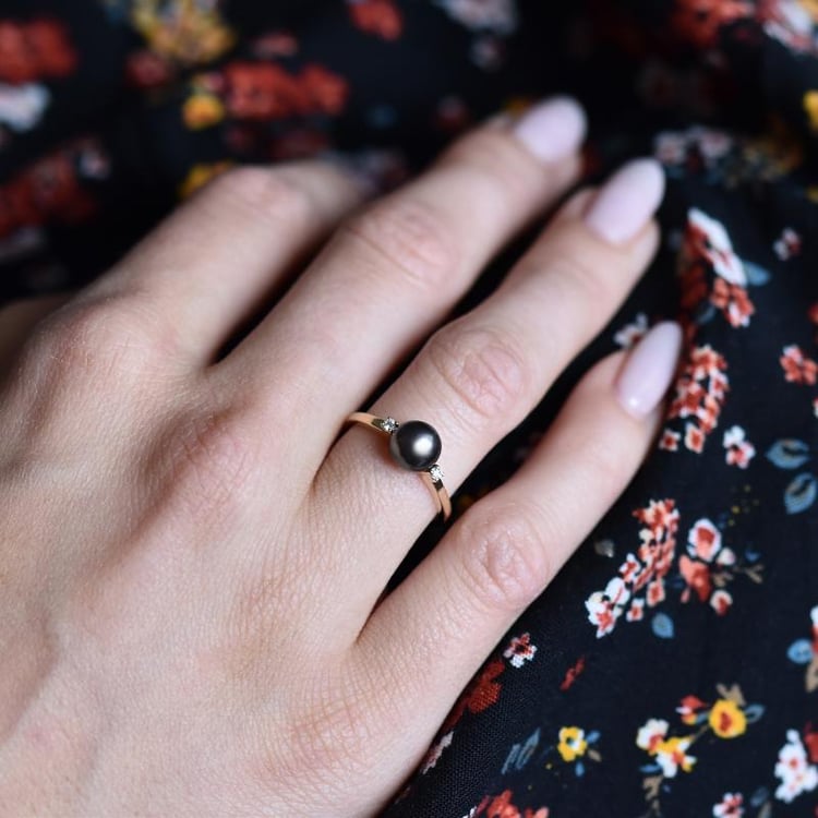 Zlatý perlový prsten s diamanty 167