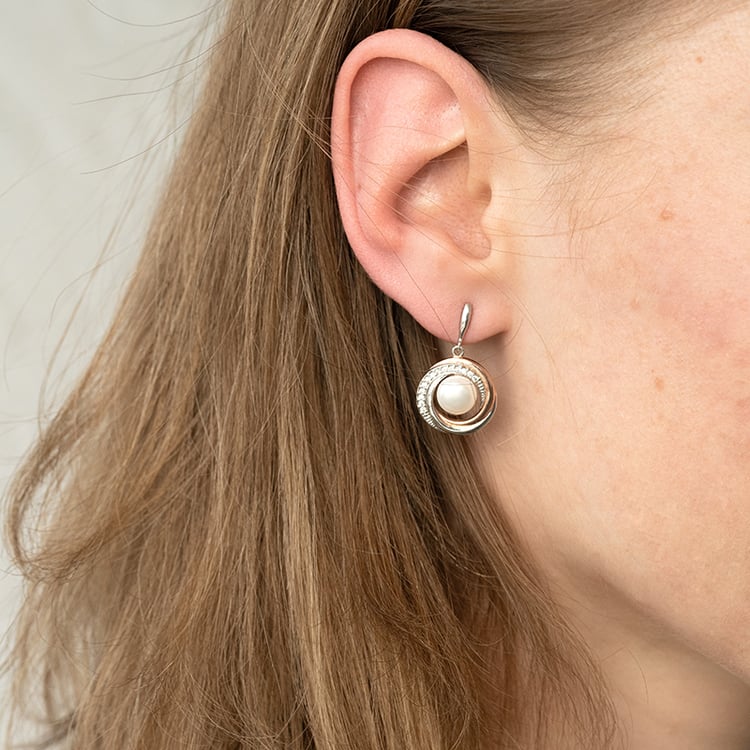 Visací stříbrné náušnice s perlami Pajis 121367