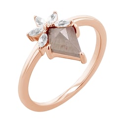 Prsten se salt and pepper diamantem a bílými moissanity Leony