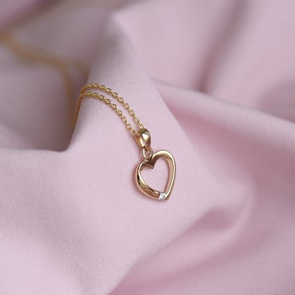 Kolekce stříbrných šperků ve tvaru srdce s diamanty Monroe