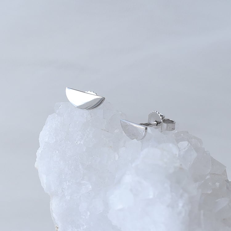 Minimalistické náušnice ve tvaru půlměsíce 63065