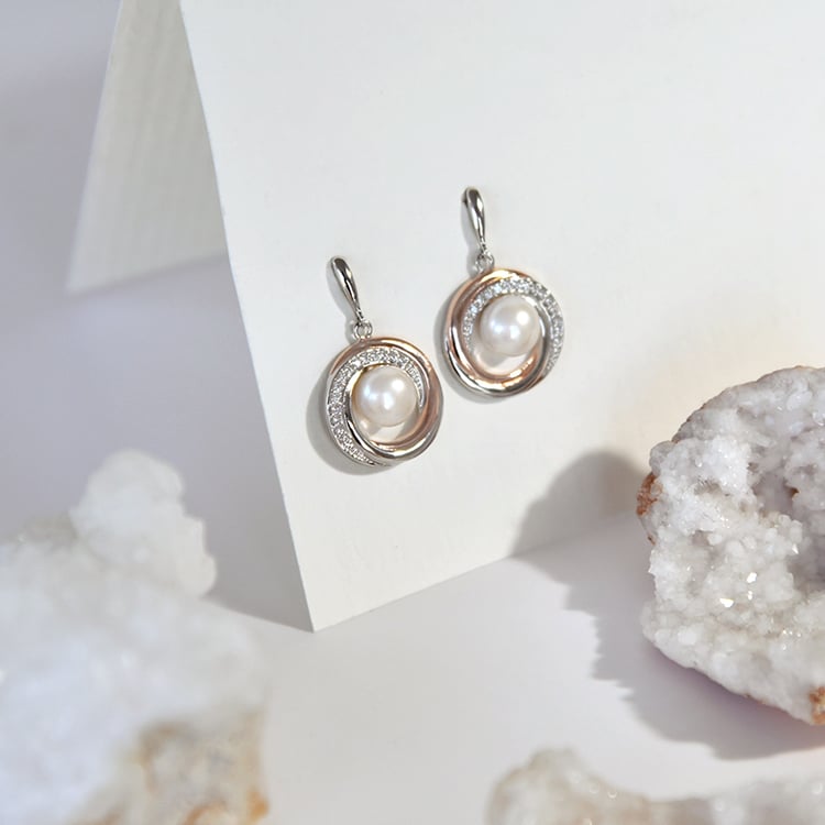 Visací stříbrné náušnice s perlami Pajis 108431