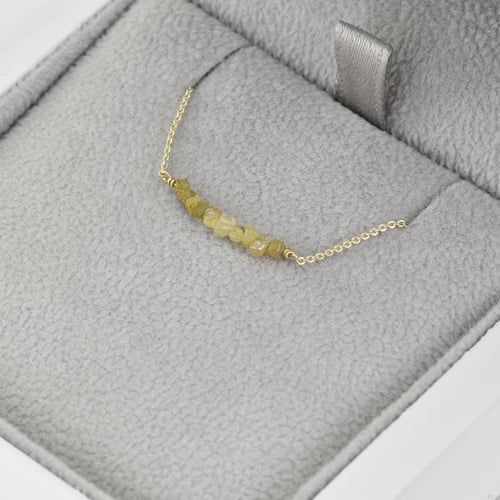 Zlatý choker se žlutými nebroušenými diamanty Inaku