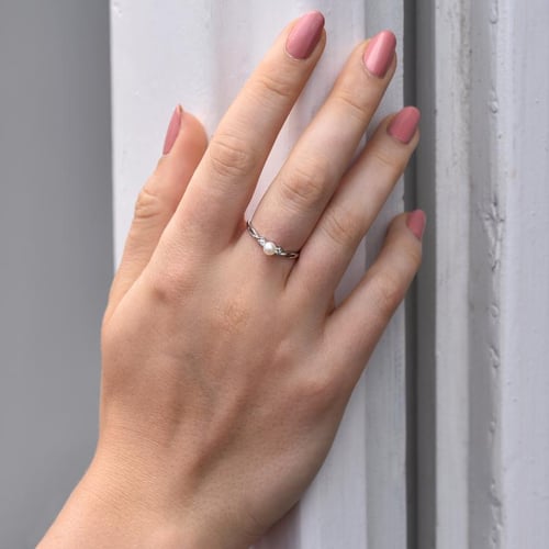 Stříbrný elegantní prsten s perlou a lab-grown diamanty Azana