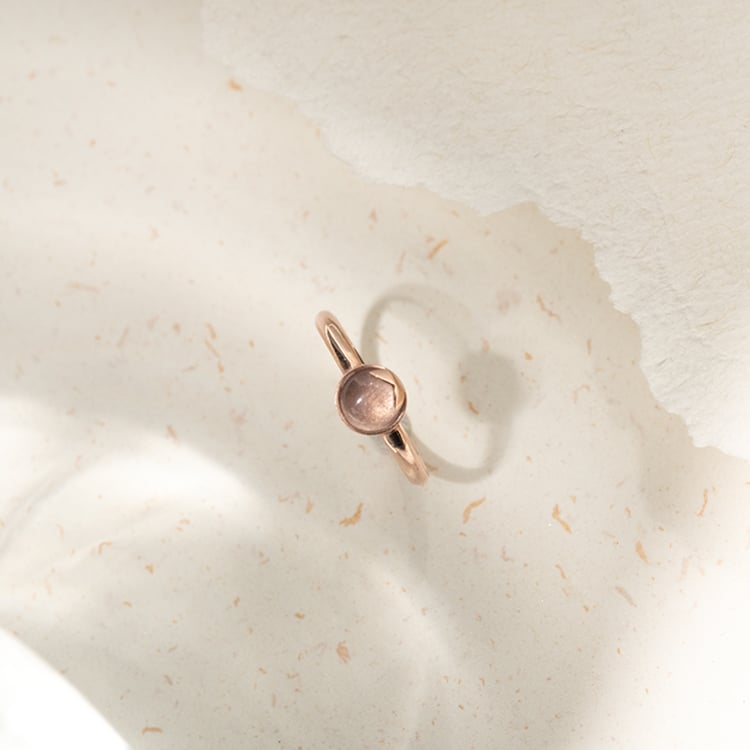 Zlatý prsten s cabochon růženínem Yana 130398