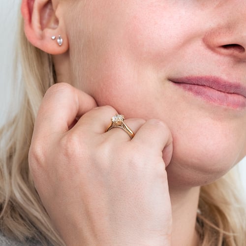 Zásnubní prsten s postranními diamanty Libby