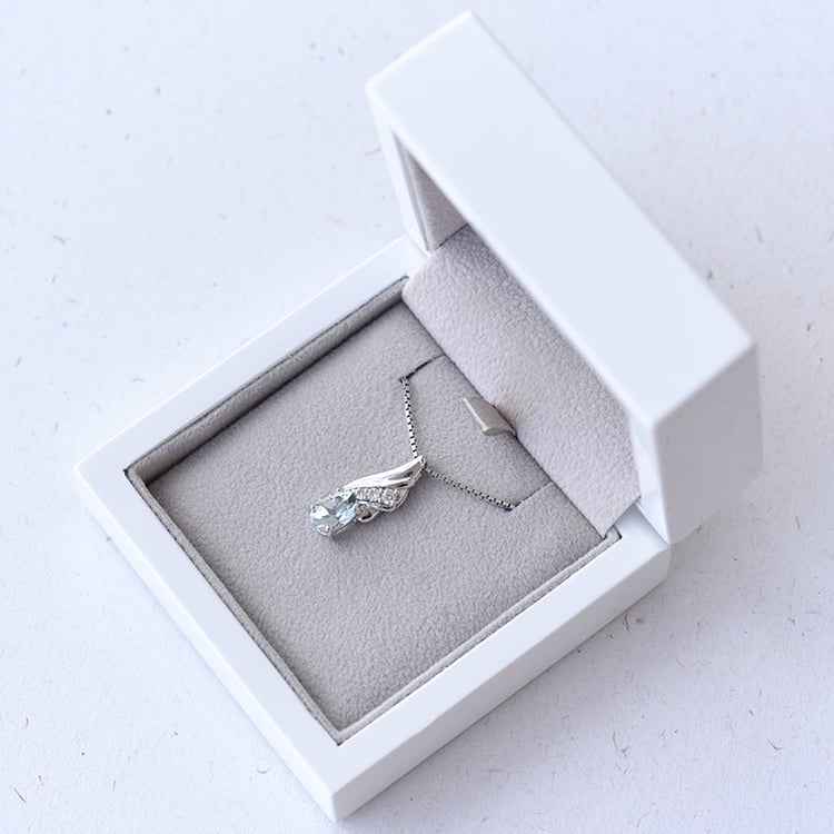 Náhrdelník ze stříbra 69510