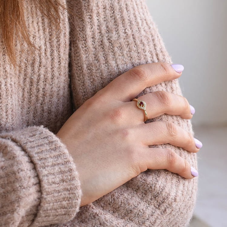 Zásnubní rubínový prsten s diamanty 78193