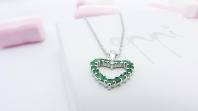 Smaragdové srdíčko Marybelle 8317