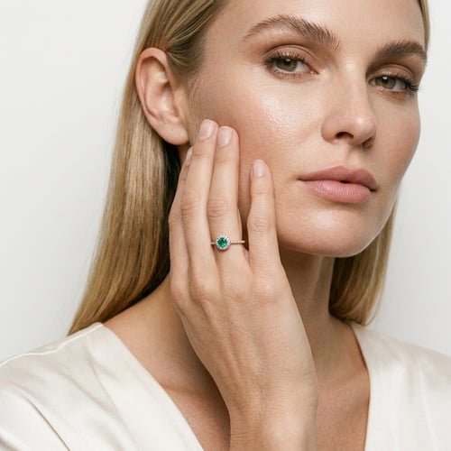 Stříbrný halo prsten se smaragdem a lab-grown diamanty Louisa