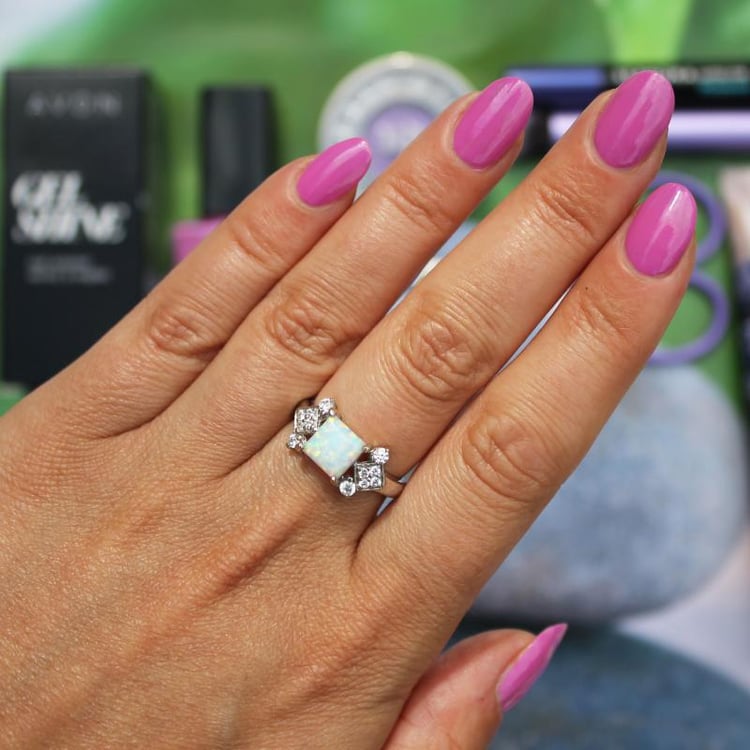 Prsten s bílým opálem a zirkony 11281