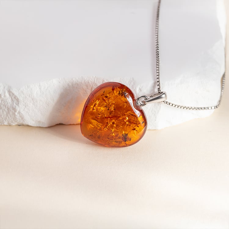 Stříbrná kolekce s jantary ve tvaru srdce Artu 150514