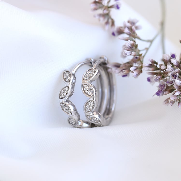 Kruhové náušnice ze zlata s diamanty 80718