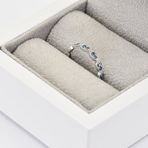 Snubní vintage prsten s modrými diamanty a pánský komfortní Lacy