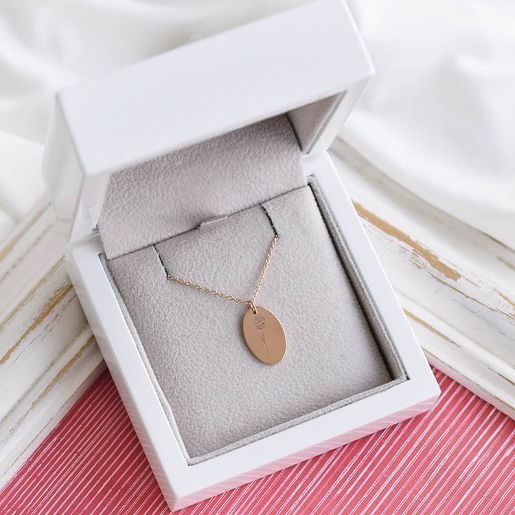 Personalizovaný stříbrný přívěsek s květinou a gravírem Daisy 149899