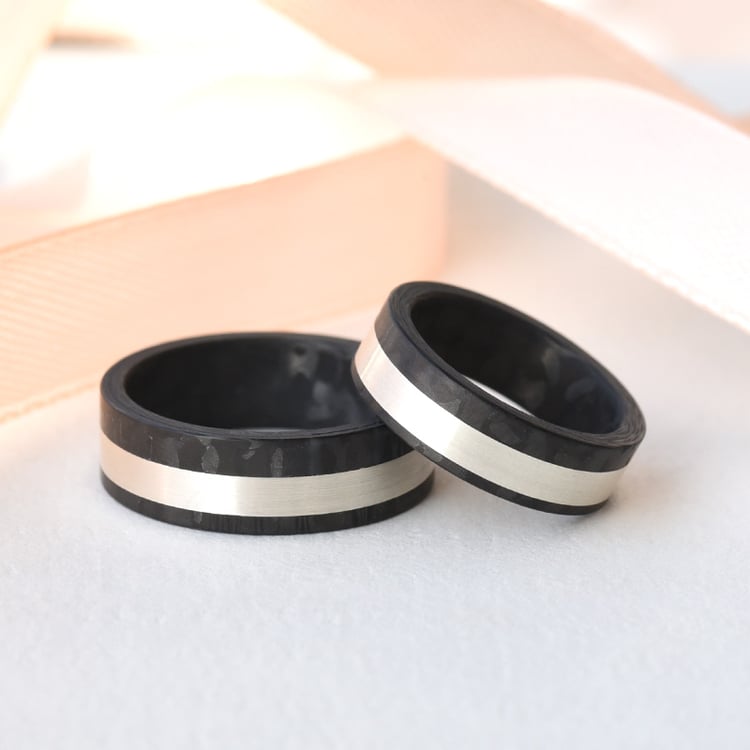 Karbonové snubní prsteny 77614