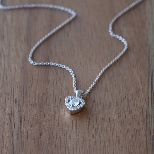 Přívěsek s diamantovým halo srdcem Delma