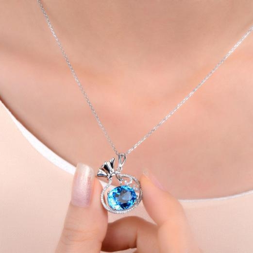 Přívěsek s topasem 3600