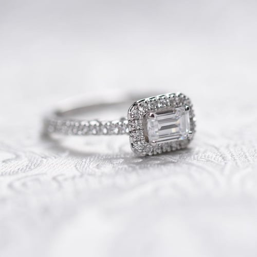 Zásnubní prsten s emerald diamantem Farida
