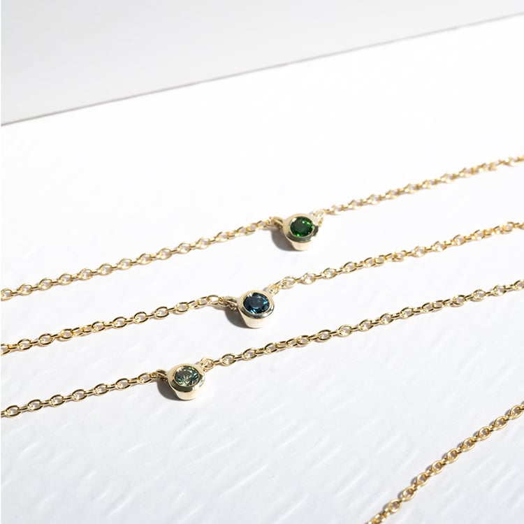 Minimalistický náhrdelník s londýnským topazem Glosie 124240