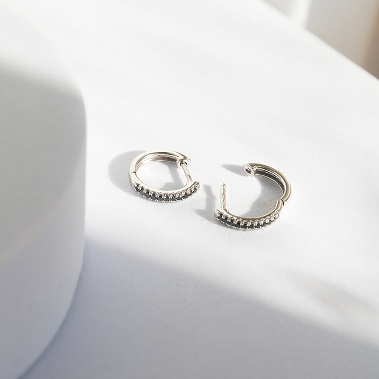 Kruhové náušnice s černými diamanty Gomati 145259