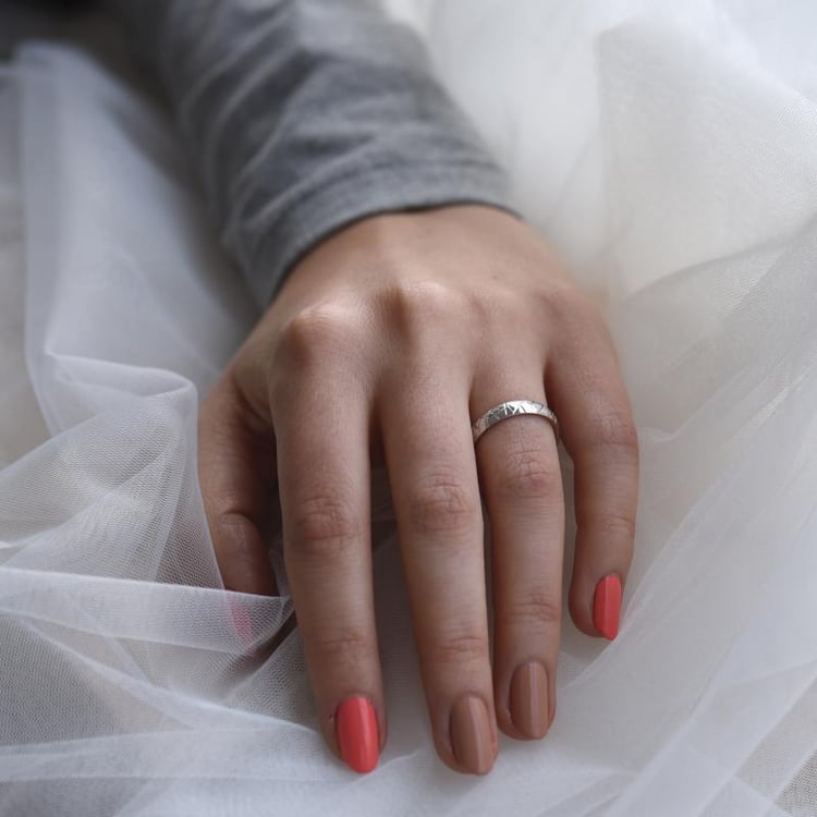 Snubní prsteny ze zlata s rýhami 52664