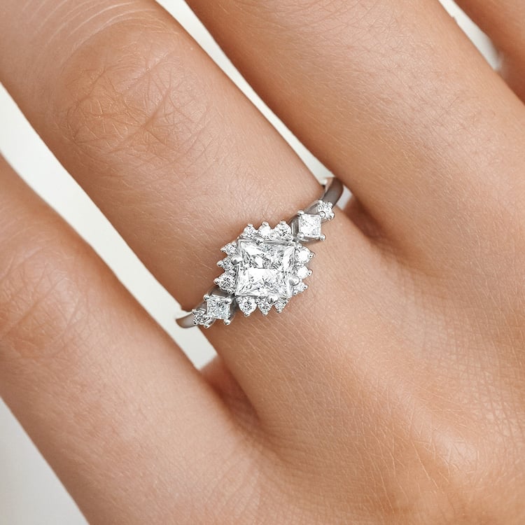 Zásnubní prsten z bílého zlata s princess lab-grown diamantem Medrie 158501