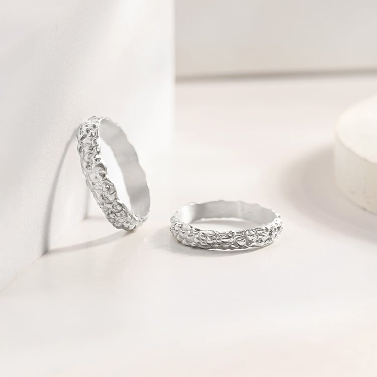 Zlaté snubní prsteny s atypickým povrchem Jane 153897