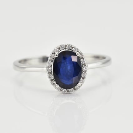 Safírově modrý prsten s diamanty Arya