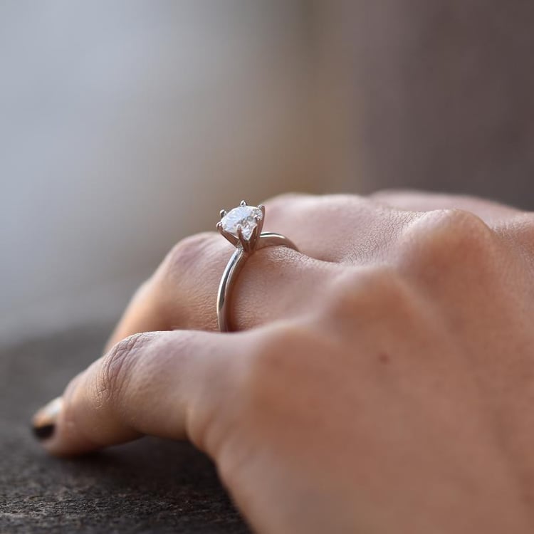 Zásnubní prsten s moissanitem 49579