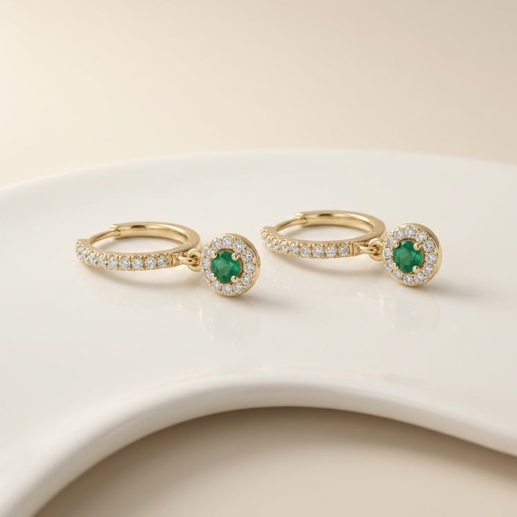 Půvabné stříbrné náušnice se smaragdy a lab-grown diamanty Donna 171049