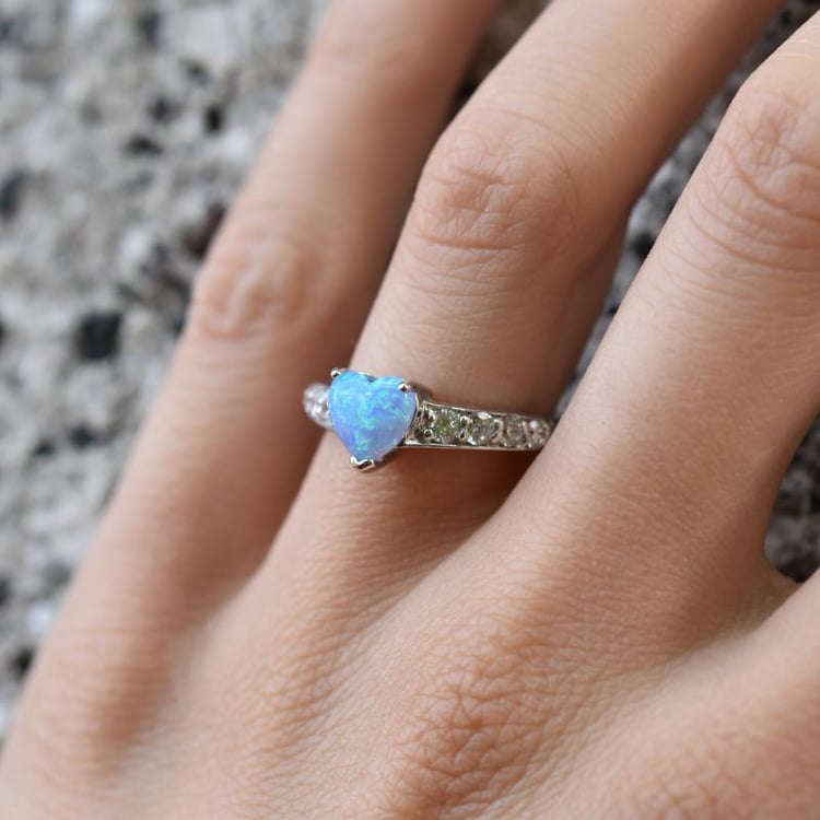 Stříbrný prsten se srdíčkovým opálem Antonie 11098