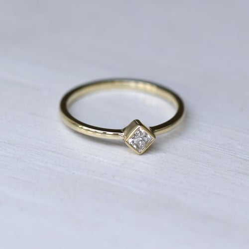 Zlatý prsten s princess diamantem Luale