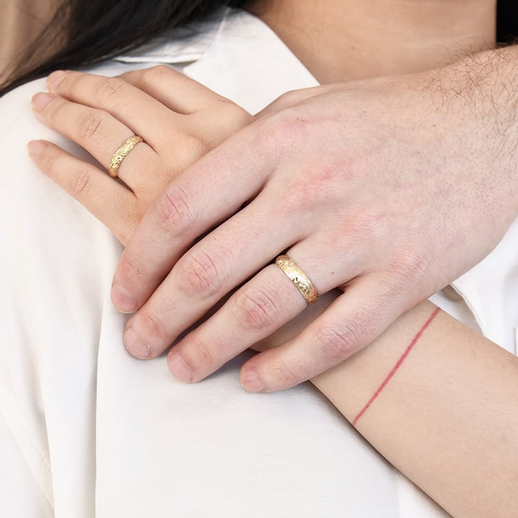 Snubní prsteny s ruční rytinou listů Mylie 118337