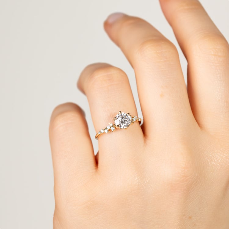  Zásnubní prsten ze žlutého zlata s lab-grown diamanty Carina 157599