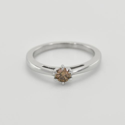 Zásnubní prsten se champagne diamantem Sati