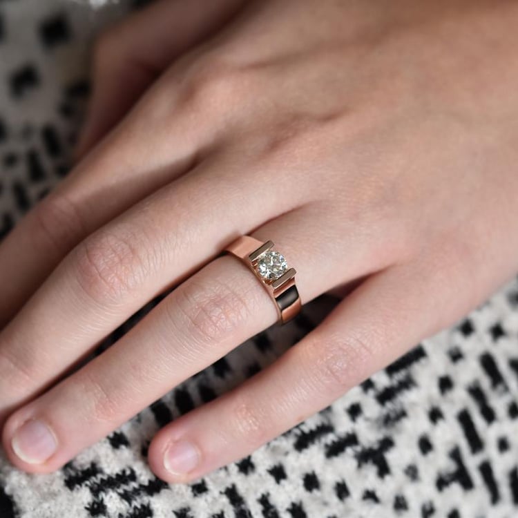 Zlatý prsten s diamantem 23302