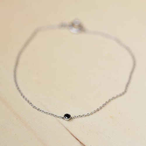 Platinový minimalistický náramek s černým diamantem Bonato