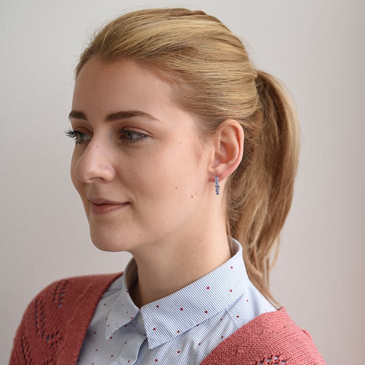 Tanzanity ve stříbrných náušnicích 60328