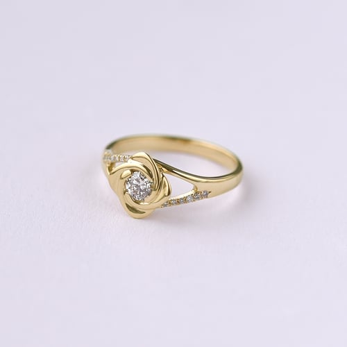 Zásnubní prsten ve tvaru růže s lab-grown diamanty Xalor