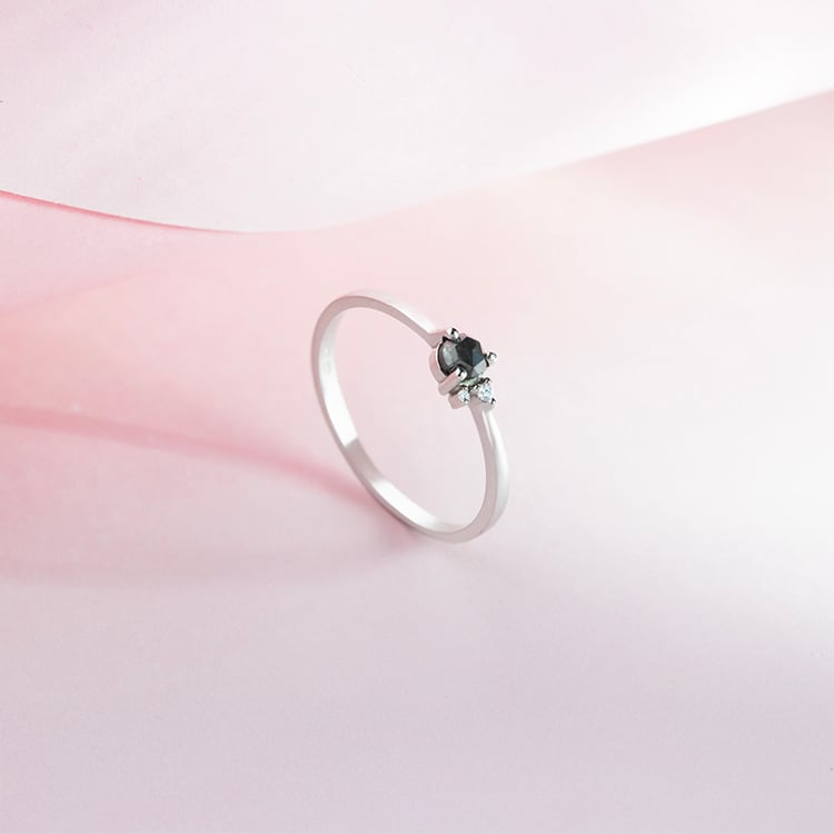 Jemný cluster prsten se salt and pepper diamantem Marine 150323