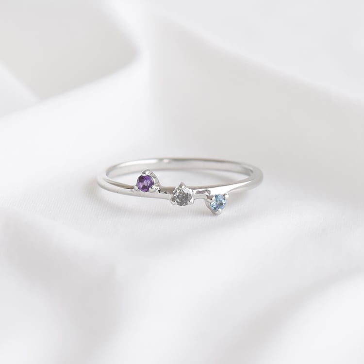 Minimalistický prsten se třemi drahokamy 93855