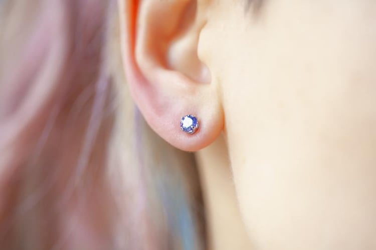 Zlaté napichovací náušnice s 0.50ct tanzanity Shridevi 3282