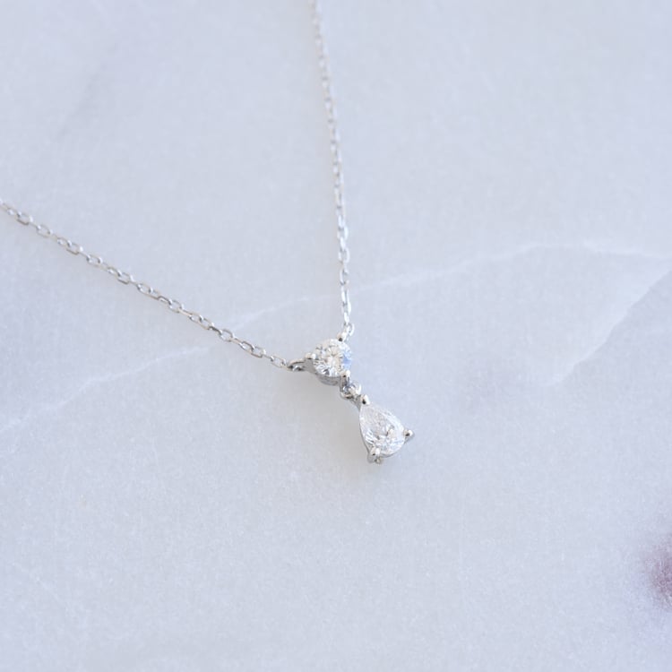 Elegantní náhrdelník s pear diamantem 87206