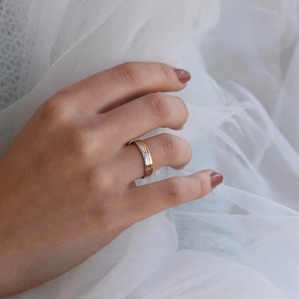 Zlaté dvoubarevné snubní prsteny s diamantem Harbin